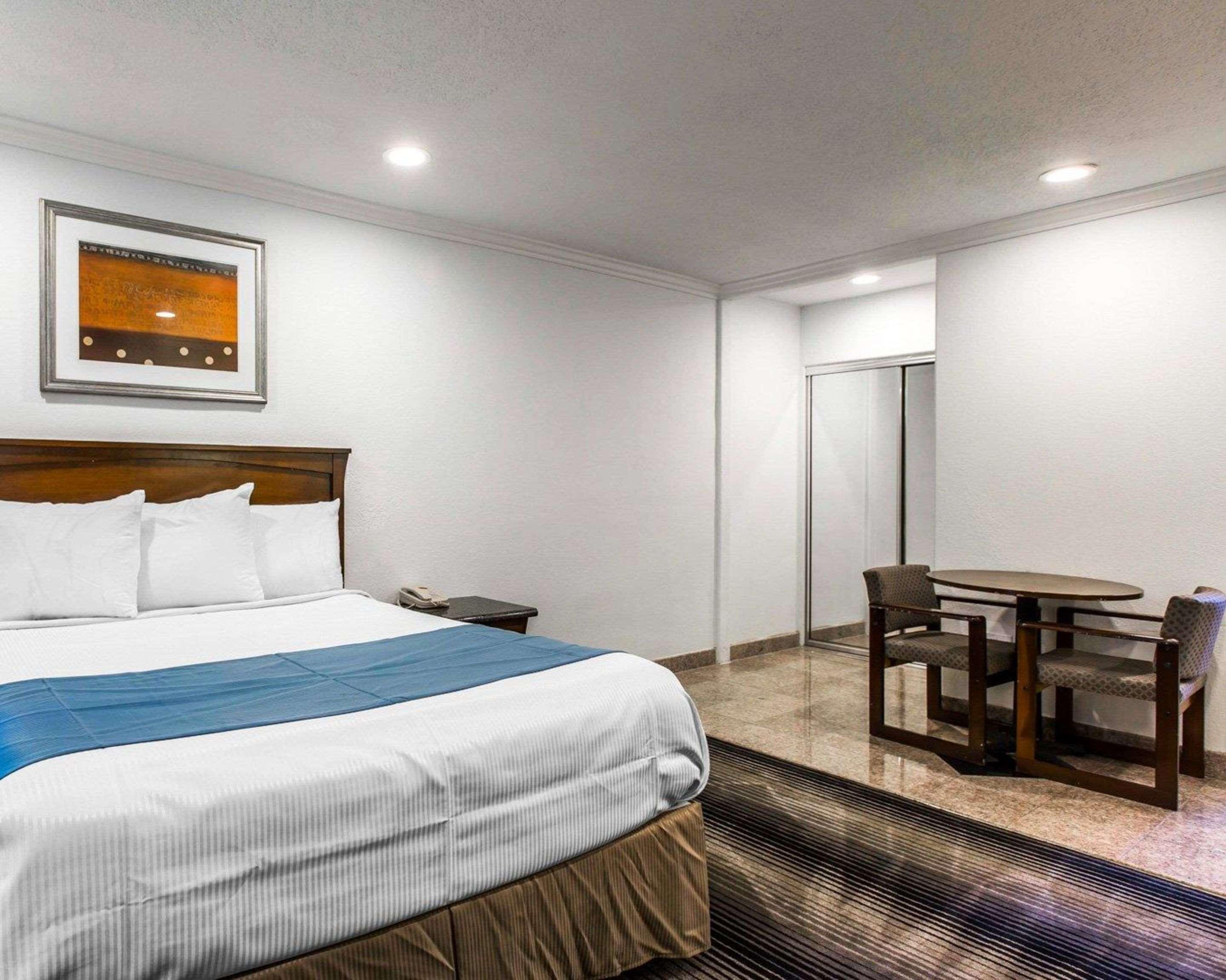 Rodeway Inn & Suites Pacific Coast Highway — Photos 3