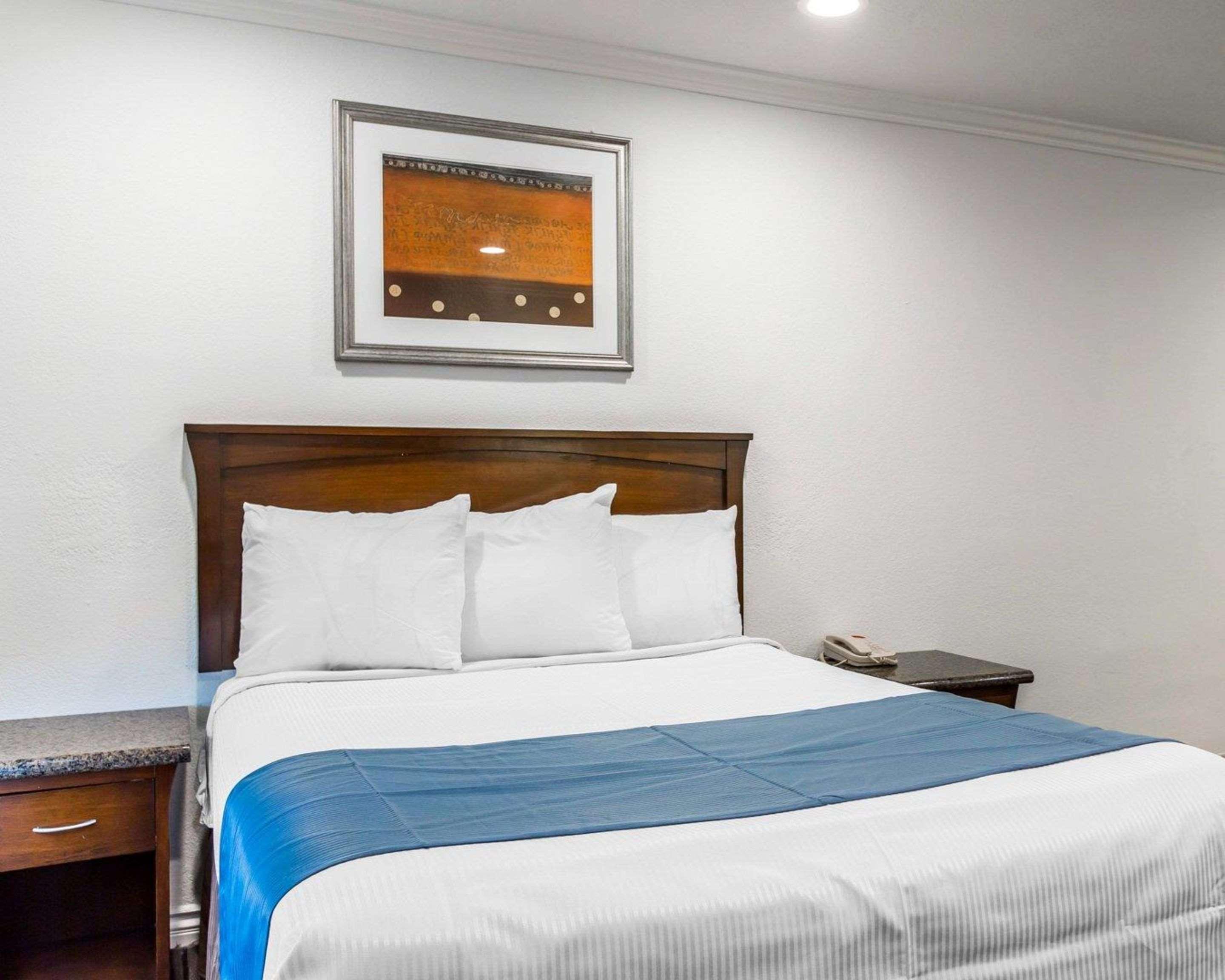 Rodeway Inn & Suites Pacific Coast Highway — Photos 1